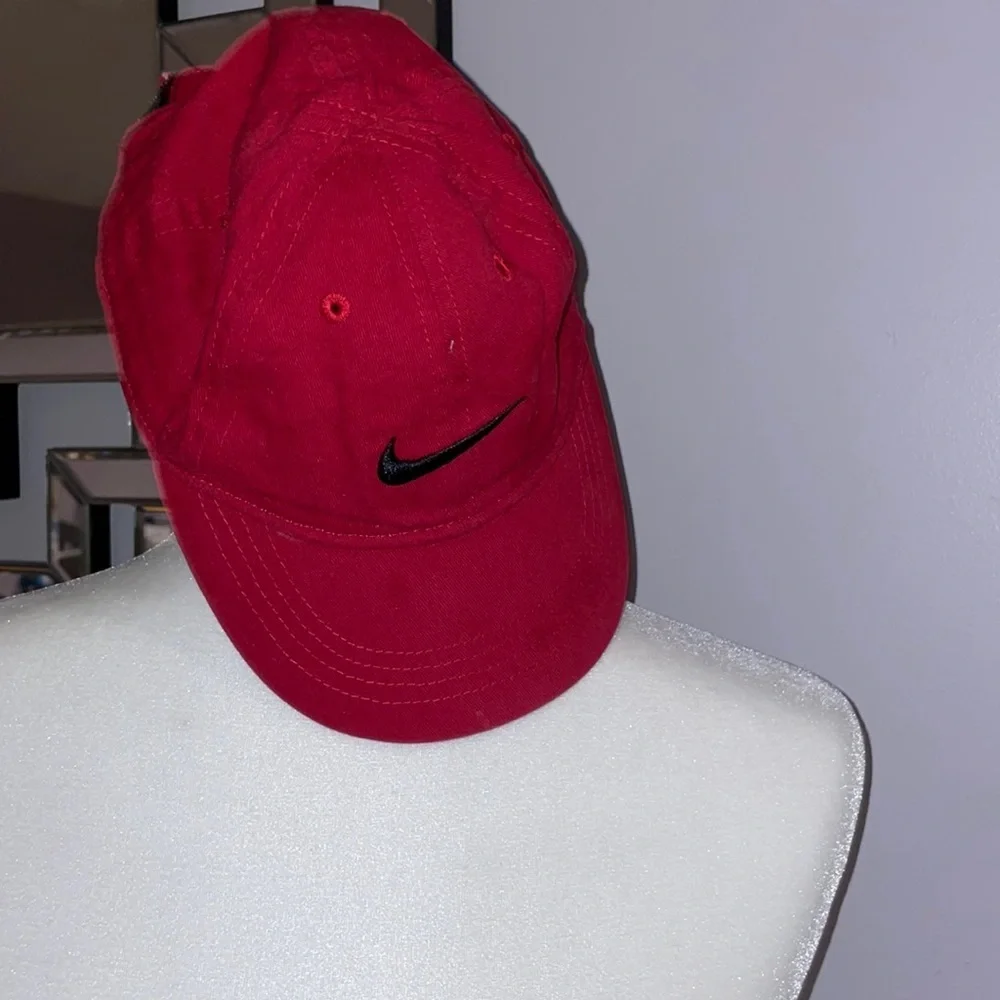 ♡red Nike toddler hat